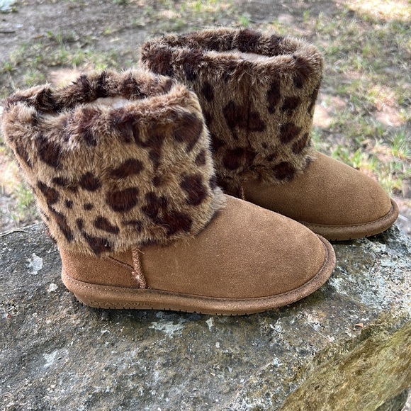 Kids Bearpaw Fleece lined Cheetah Leopard print Boots size 1 - Picture 3 of 8